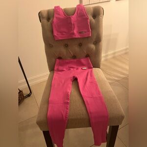 Bombshell Inspired Seamless Sports Bra and Leggings Set